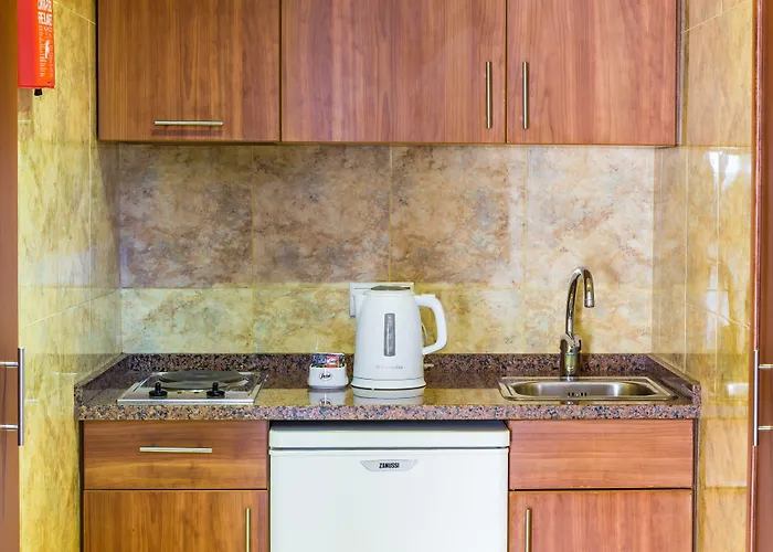 Aparthotel Legendary 4*